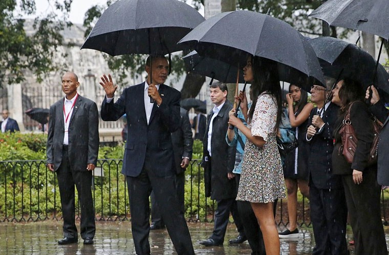 Nhung hinh anh dau tien chuyen cong du Cuba cua TT Obama-Hinh-7